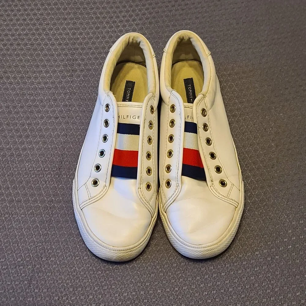 Tommy Hilfiger Women’s White Sneakers Size 7M Style TWLAVEN-R Leather Sole